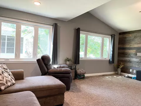 Living - 805 Highland Rd, Windom, MN 56101 photo 2 of 6