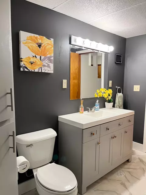 Bath - 805 Highland Rd, Windom, MN 56101 photo 2 of 3