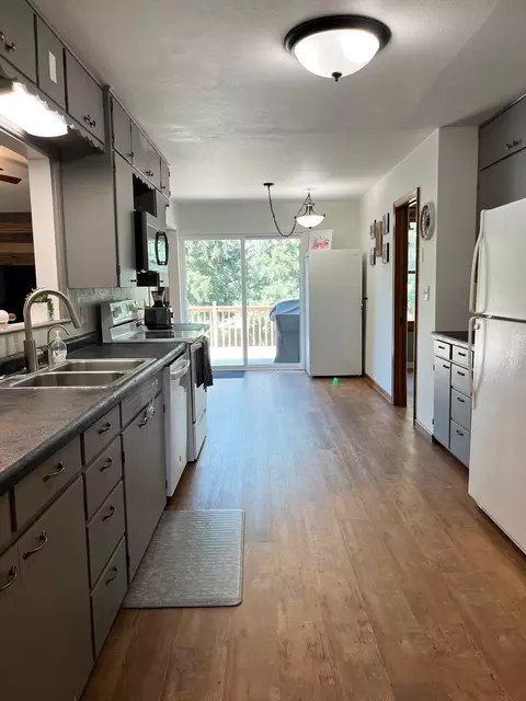 Kitchen - 805 Highland Rd, Windom, MN 56101 photo 3 of 5