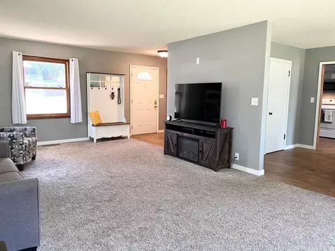 Living - 805 Highland Rd, Windom, MN 56101 photo 6 of 6