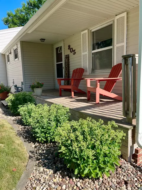 Exterior - 805 Highland Rd, Windom, MN 56101 photo 1 of 5