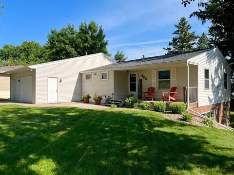 805 Highland Rd, Windom, MN 56101