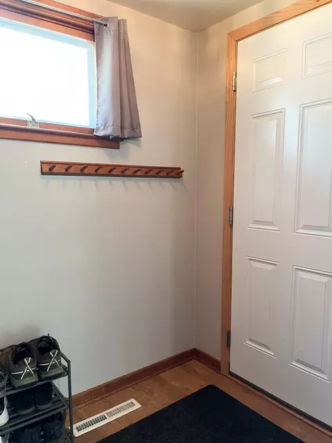 Entry Way - 805 Highland Rd, Windom, MN 56101 photo 4 of 4