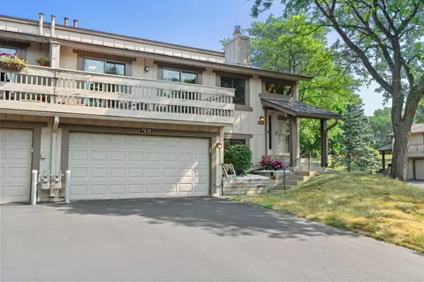 7232 Woodstock Curv, Bloomington, MN 55438