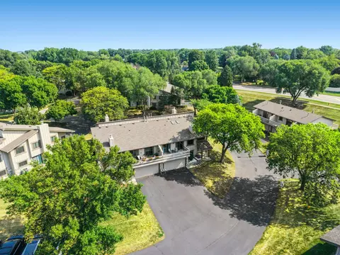 7232 Woodstock Curv, Bloomington, MN 55438