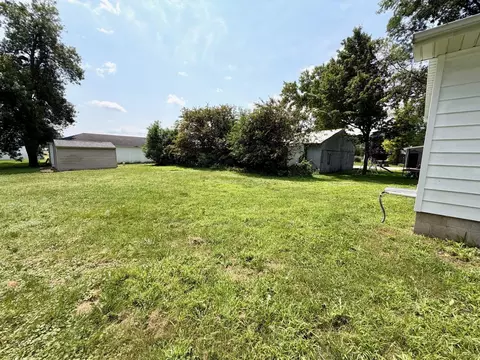 Exterior - 305 W 3rd St, Winthrop, MN 55396 photo 2 of 3