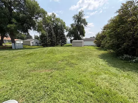 Exterior - 305 W 3rd St, Winthrop, MN 55396 photo 3 of 3