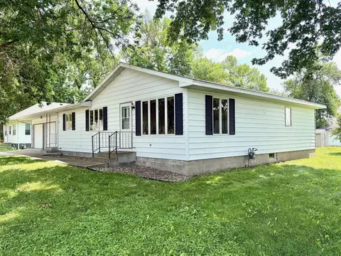 Exterior - 305 W 3rd St, Winthrop, MN 55396 photo 1 of 3