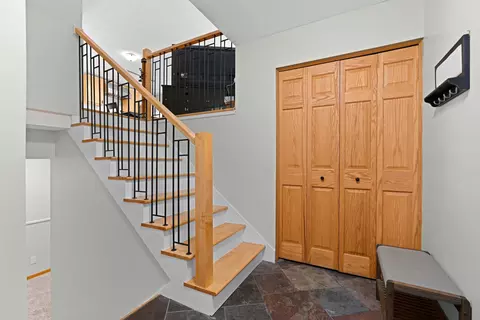 10359 Huntington Dr, Eden Prairie, MN 55347