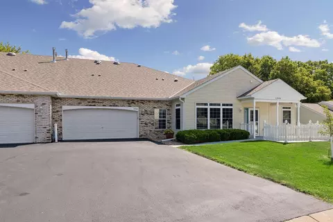 6936 Inverness Ct #23, Inver Grove Heights, MN 55077