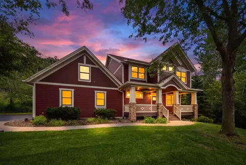 317 Meadow Ridge Ct, Hudson, WI 54016