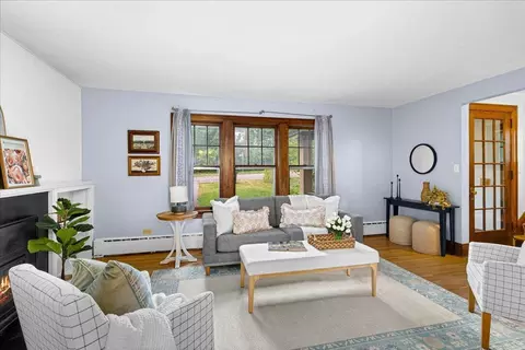 Living - 30 W Arrowhead Rd, Duluth, MN 55803 photo 2 of 4