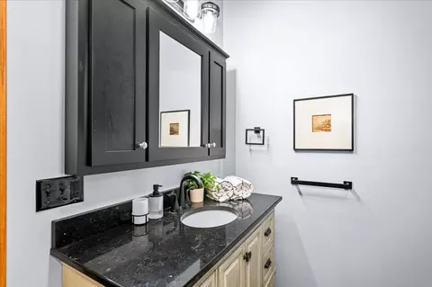 Bath - 5841 Spruce Ln, Duluth, MN 55811 photo 2 of 3