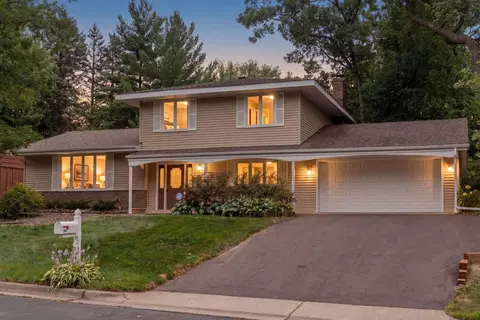 1086 Carlton Dr, Shoreview, MN 55126