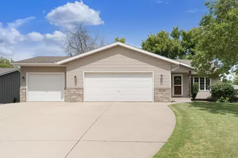 2040 Greenwood Dr, Owatonna, MN 55060