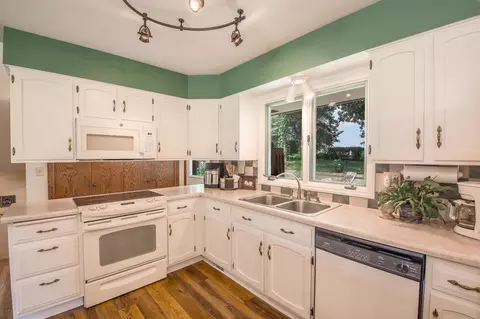 Kitchen - 944 Longview Dr, Saint Cloud, MN 56304 photo 2 of 3