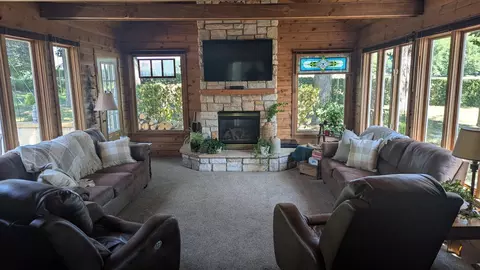 Living - 944 Longview Dr, Saint Cloud, MN 56304 photo 3 of 5