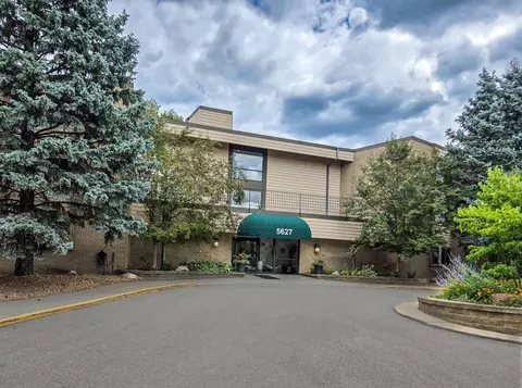 5627 Green Circle Dr #121, Minnetonka, MN 55343