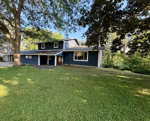 2144 Valley View Pl, Saint Paul, MN 55119