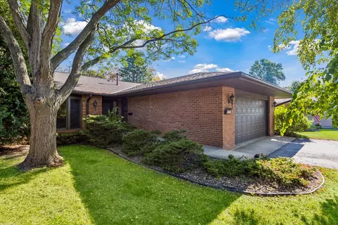 340 Inland Ln N, Plymouth, MN 55447