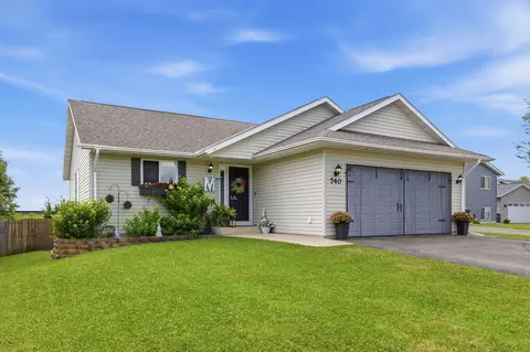 740 Texas Ave NW, Hutchinson, MN 55350