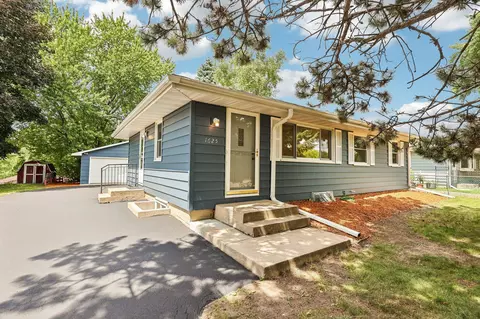 1625 Flag Ave N, Golden Valley, MN 55427