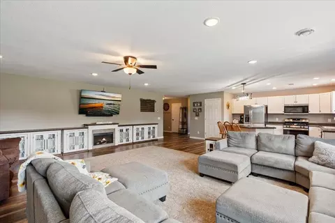 Living - 10505 Kinder Cors, Brainerd, MN 56401 photo 2 of 3