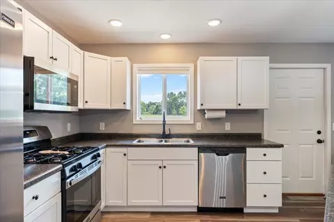 Kitchen - 10505 Kinder Cors, Brainerd, MN 56401 photo 2 of 2