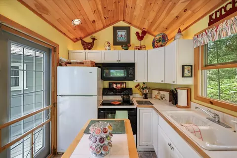 Kitchen - 4431 Cedarock Rd, Tower, MN 55790 photo 2 of 6