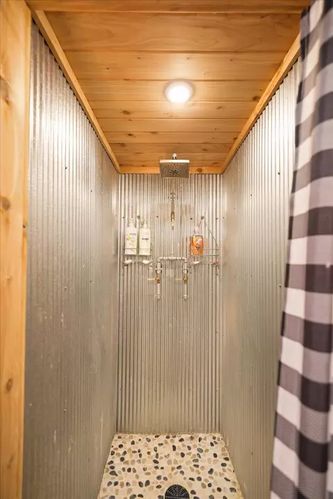 Bath - 4431 Cedarock Rd, Tower, MN 55790 photo 4 of 8