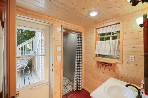 Bath - 4431 Cedarock Rd, Tower, MN 55790 photo 3 of 8