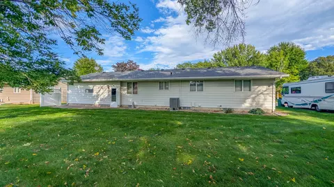 Exterior - 1407 9th St NW, Austin, MN 55912 photo 5 of 5