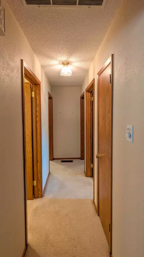 Entry Way - 1407 9th St NW, Austin, MN 55912 photo 1 of 1
