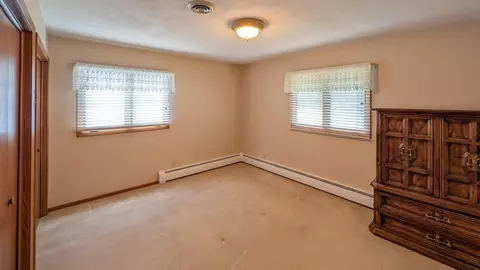 Bedroom - 1407 9th St NW, Austin, MN 55912 photo 2 of 5