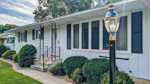 Exterior - 1407 9th St NW, Austin, MN 55912 photo 2 of 5