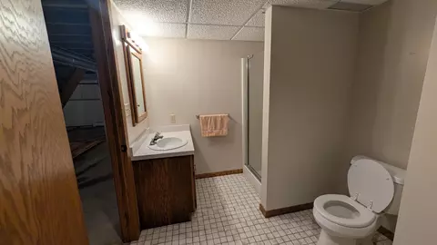 Bath - 1407 9th St NW, Austin, MN 55912 photo 5 of 5