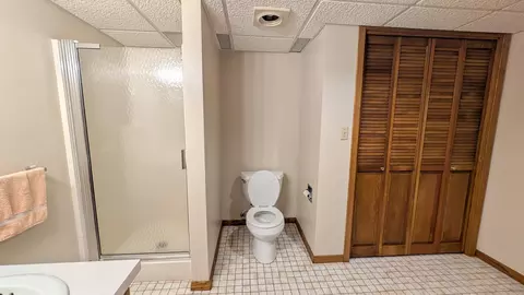 Bath - 1407 9th St NW, Austin, MN 55912 photo 3 of 5