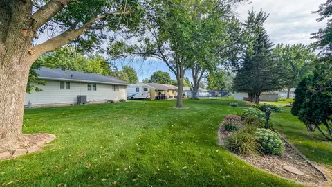 Exterior - 1407 9th St NW, Austin, MN 55912 photo 4 of 5