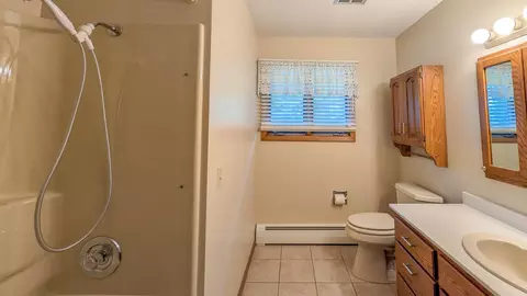 Bath - 1407 9th St NW, Austin, MN 55912 photo 1 of 5