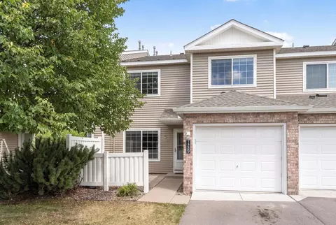 1229 Highpoint Curv, Shakopee, MN 55379
