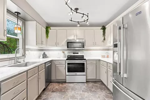 Kitchen - 1880 Windmill Dr, Baldwin, WI 54002 photo 2 of 3