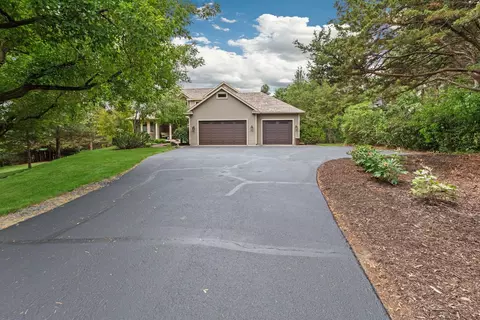 715 Crosby Dr, Hudson, WI 54016