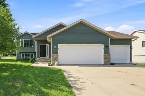 708 Maplebrook Dr NE, Stewartville, MN 55976