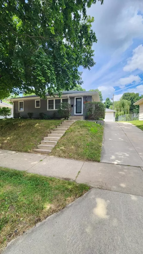 1433 Cascade St NW, Rochester, MN 55901