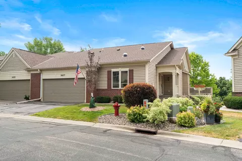 1427 Summit Shores Dr, Burnsville, MN 55306