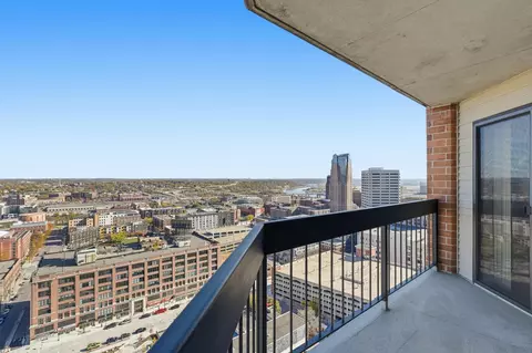 78 10th St E #2807, Saint Paul, MN 55101