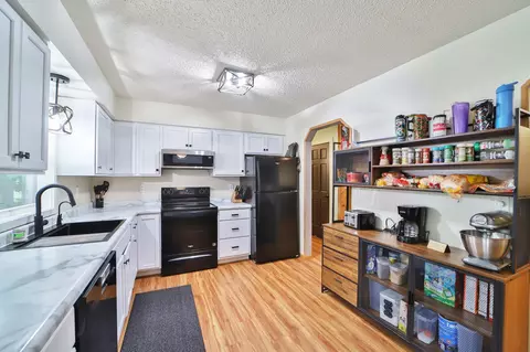 Kitchen - 9774 Wise Rd, Brainerd, MN 56401 photo 3 of 5