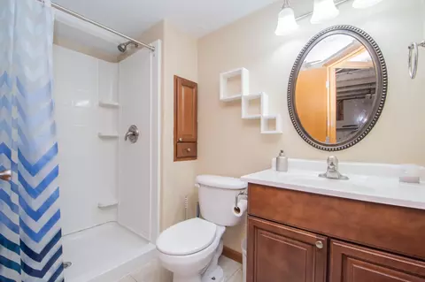 Bath - 357 15th Ave S, Fargo, ND 58103 photo 2 of 3