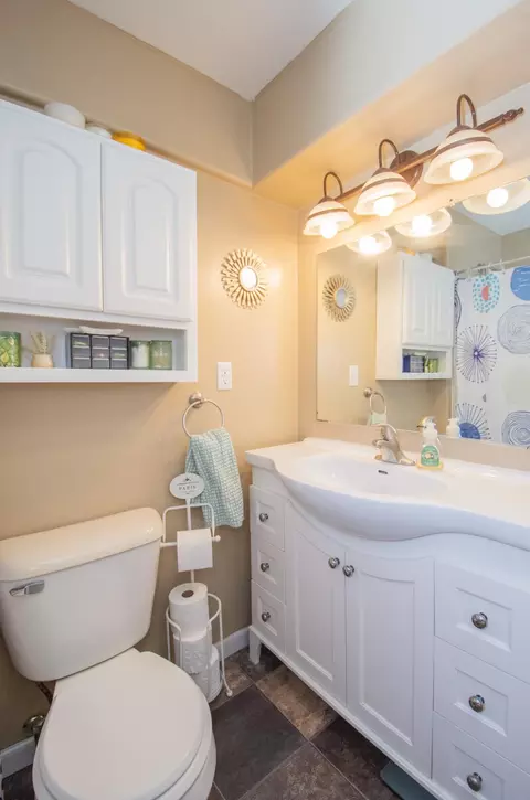 Bath - 357 15th Ave S, Fargo, ND 58103 photo 1 of 3