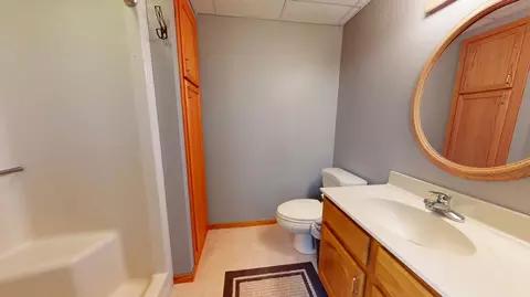 Bath - 2017 Highland Ave, Albert Lea, MN 56007 photo 3 of 4